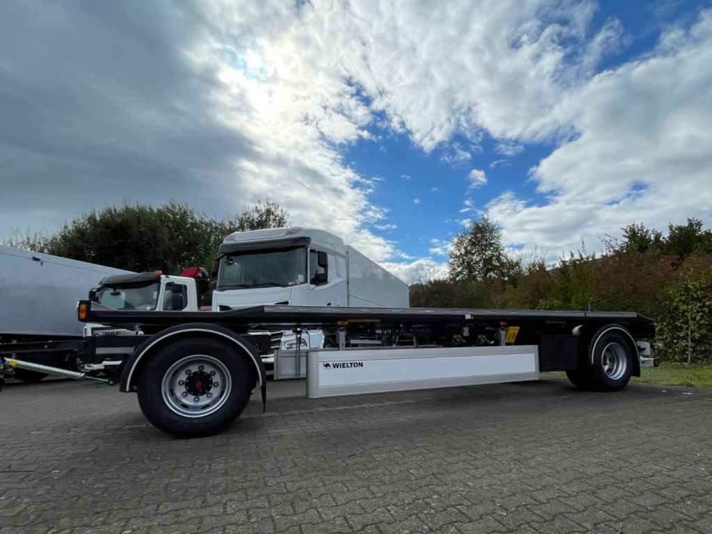 Wielton 2-Achs Außenroller-Abrollanhänger Wielton 2-Achs Außenroller-Abrollanhänger - Abrollanhänger/ Absetzanhänger: das Bild 2 Wielton 2-Achs Außenroller-Abrollanhänger Wielton 2-Achs Außenroller-Abrollanhänger - Abrollanhänger/ Absetzanhänger: das Bild 2