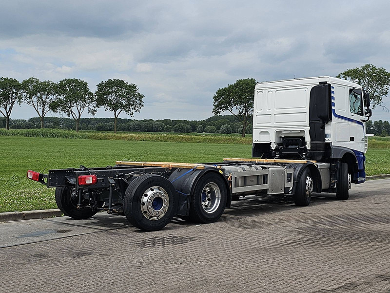 DAF XF 460 8X2 MAN. INT. ADR - Fahrgestell LKW: das Bild 3 DAF XF 460 8X2 MAN. INT. ADR - Fahrgestell LKW: das Bild 3
