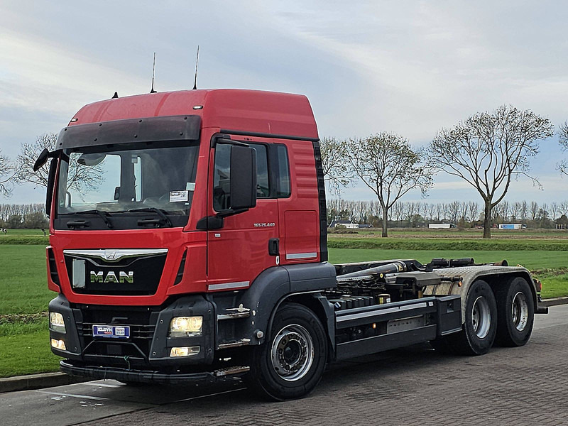 MAN 26.440 TGS - Abrollkipper: das Bild 2 MAN 26.440 TGS - Abrollkipper: das Bild 2