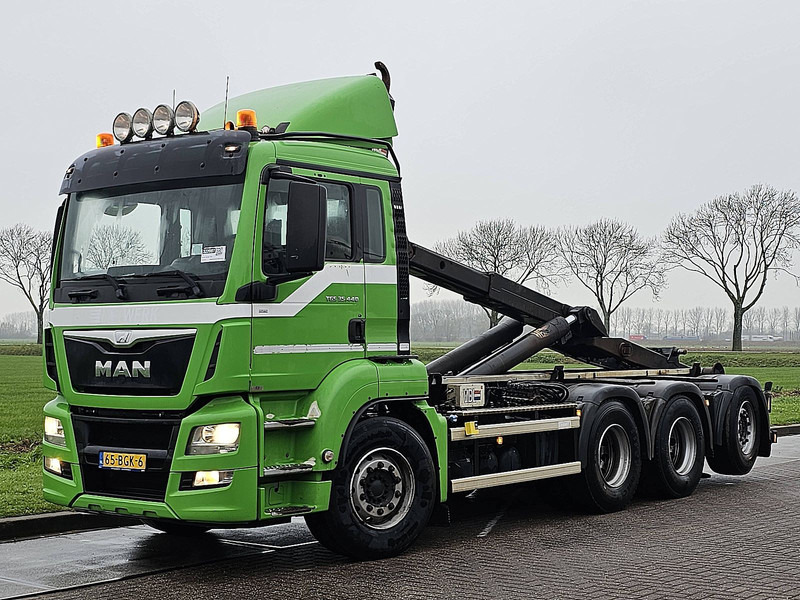MAN 35.440 TGS - Abrollkipper: das Bild 2 MAN 35.440 TGS - Abrollkipper: das Bild 2