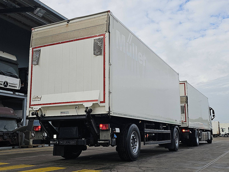 Mueller PRASQ18 TAILLIFT - Koffer Anhänger: das Bild 1 Mueller PRASQ18 TAILLIFT - Koffer Anhänger: das Bild 1