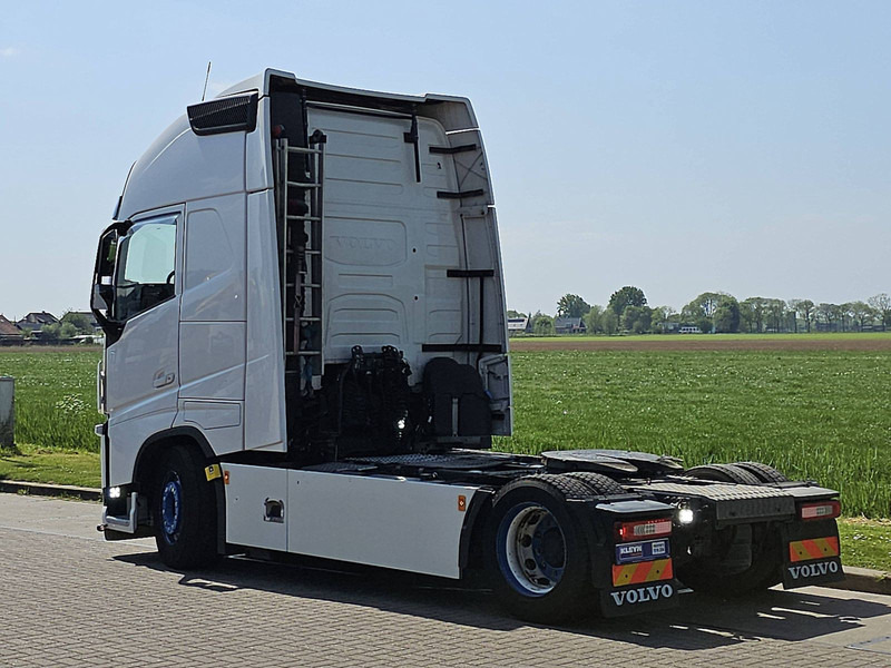 Sattelzugmaschine Volvo FH 500 XL 2X TANK SKIRTS: das Bild 6