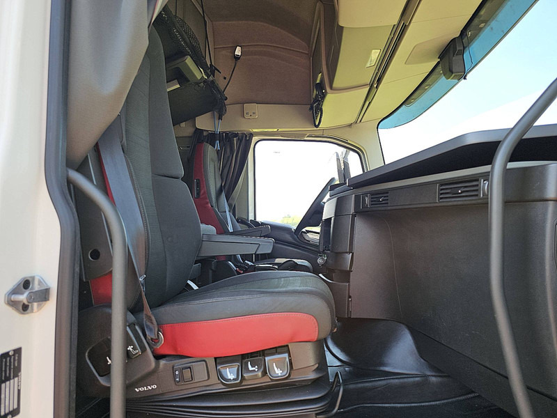 Sattelzugmaschine Volvo FH 500 XL 2X TANK SKIRTS: das Bild 7