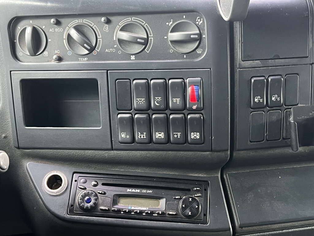 MAN TGA 26.440 6x2 LL Retarder Kran Palfinger 20002 - Plane LKW, Autokran: das Bild 2 MAN TGA 26.440 6x2 LL Retarder Kran Palfinger 20002 - Plane LKW, Autokran: das Bild 2