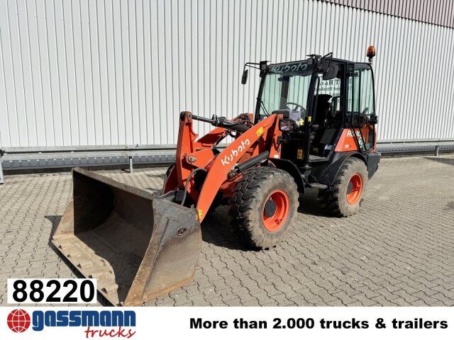 Kubota R090 4x4, Palettengabel, ca. 838 Betr.-Std. - Baumaschine: das Bild 1 Kubota R090 4x4, Palettengabel, ca. 838 Betr.-Std. - Baumaschine: das Bild 1