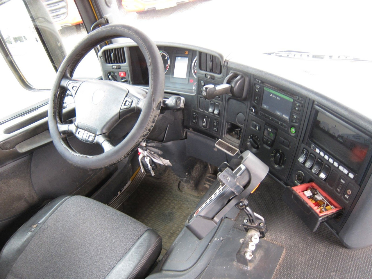 Kipper Scania P400 LB 6x2/4 Gergen TAK Retarder Remote/Funk: das Bild 12 Kipper Scania P400 LB 6x2/4 Gergen TAK Retarder Remote/Funk: das Bild 12