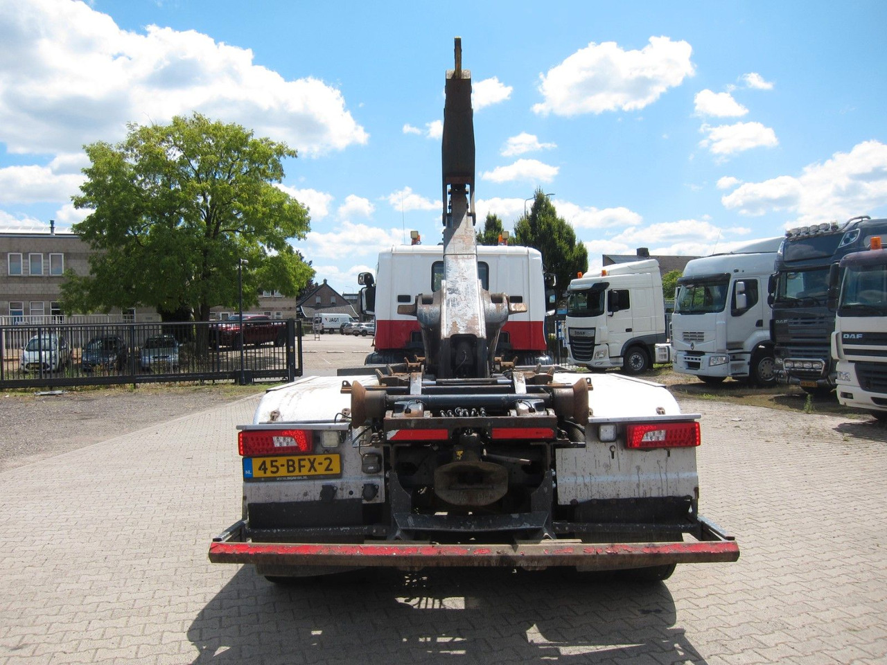 Scania P410 CB6X2 HSA Hyva 22T Haken E6 Liftachse - Abrollkipper: das Bild 4 Scania P410 CB6X2 HSA Hyva 22T Haken E6 Liftachse - Abrollkipper: das Bild 4