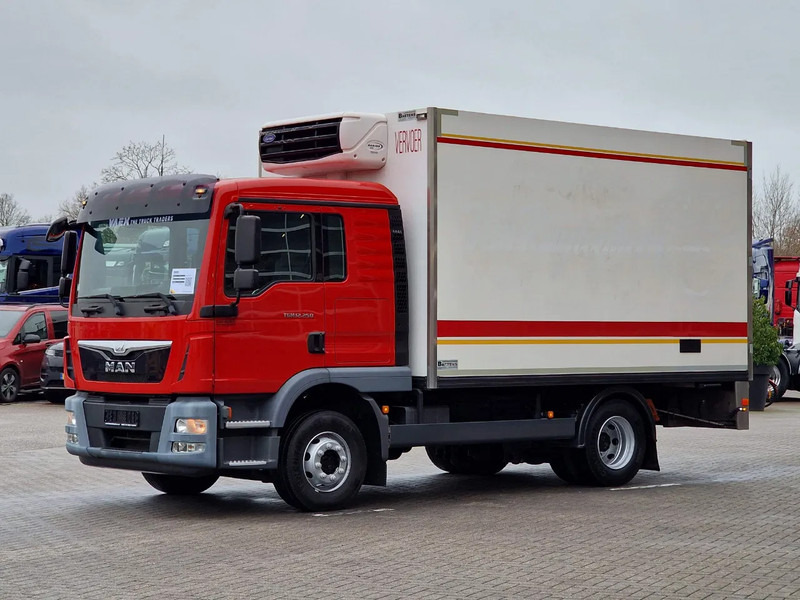 MAN TGM 12.250 Sleepercab 4x2 - Carrier Xarios 600 - Meat Hooks - Vleeshang - Rohrbahnen - Low KM - Kühlkoffer LKW: das Bild 3 MAN TGM 12.250 Sleepercab 4x2 - Carrier Xarios 600 - Meat Hooks - Vleeshang - Rohrbahnen - Low KM - Kühlkoffer LKW: das Bild 3