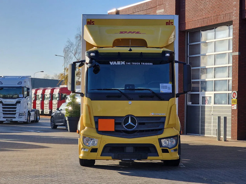 Mercedes-Benz Actros 1827 4x2 Sleepercab - Box with side doors - Loadlift - Low KM - Full air - A/C - Koffer LKW: das Bild 2 Mercedes-Benz Actros 1827 4x2 Sleepercab - Box with side doors - Loadlift - Low KM - Full air - A/C - Koffer LKW: das Bild 2