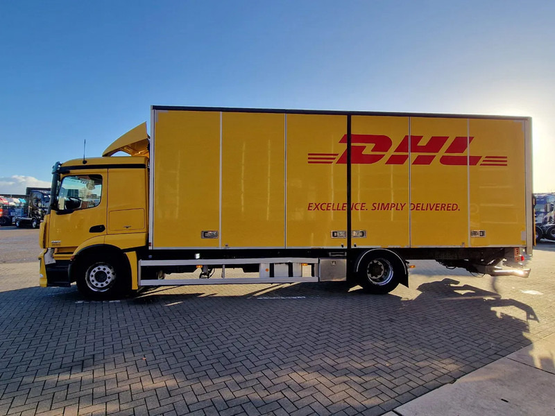 Mercedes-Benz Actros 1827 4x2 Sleepercab - Box with side doors - Loadlift - Low KM - Full air - A/C - Koffer LKW: das Bild 4 Mercedes-Benz Actros 1827 4x2 Sleepercab - Box with side doors - Loadlift - Low KM - Full air - A/C - Koffer LKW: das Bild 4