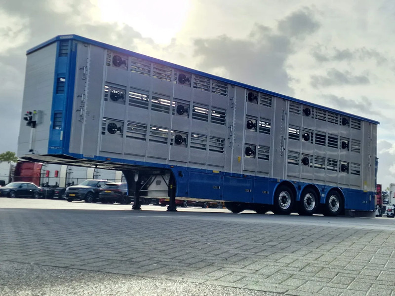 Pezzaioli New 3 stock livestock trailer 95.4M2 - Water & Ventilation - Lifting floors - Lifting roof - Lift axle - Tiertransporter Auflieger: das Bild 4 Pezzaioli New 3 stock livestock trailer 95.4M2 - Water & Ventilation - Lifting floors - Lifting roof - Lift axle - Tiertransporter Auflieger: das Bild 4