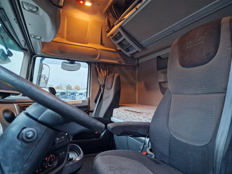 Sattelzugmaschine DAF XF 460 SuperSpaceCab 4x2 - Full air - Night Clima - TV -Microwave - Full spoiler - Navi: das Bild 10