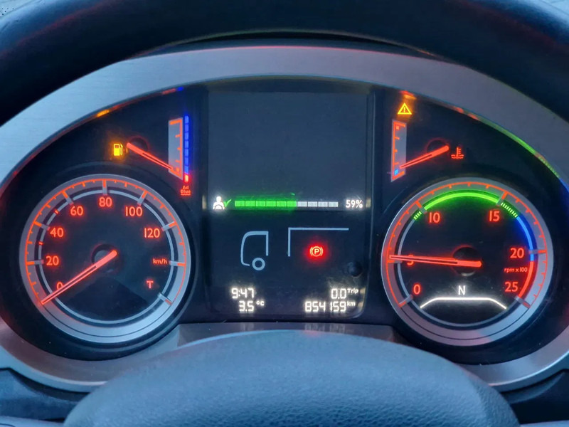 Sattelzugmaschine DAF XF 460 SuperSpaceCab 4x2 - Full air - Night Clima - TV -Microwave - Full spoiler - Navi: das Bild 13