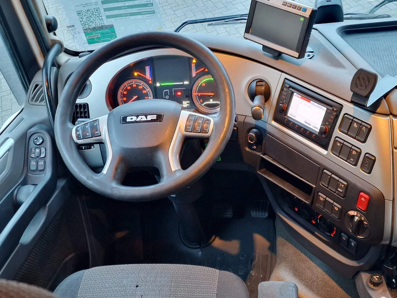 Sattelzugmaschine DAF XF 460 SuperSpaceCab 4x2 - Full air - Night Clima - TV -Microwave - Full spoiler - Navi: das Bild 12