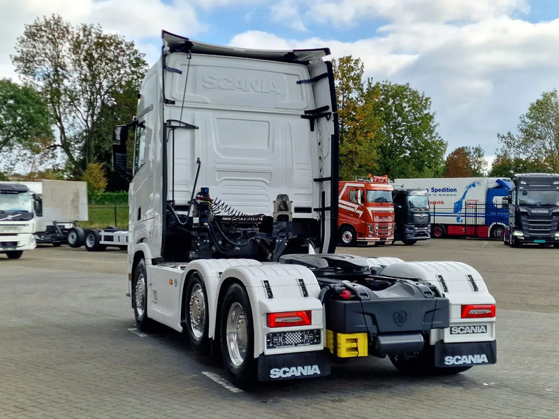 Scania 770S V8 NGS Highline 6x2/4 - New - Old dashboard - Full spec - Retarder - Night clima - Led - Leather - Navi - Sattelzugmaschine: das Bild 5 Scania 770S V8 NGS Highline 6x2/4 - New - Old dashboard - Full spec - Retarder - Night clima - Led - Leather - Navi - Sattelzugmaschine: das Bild 5