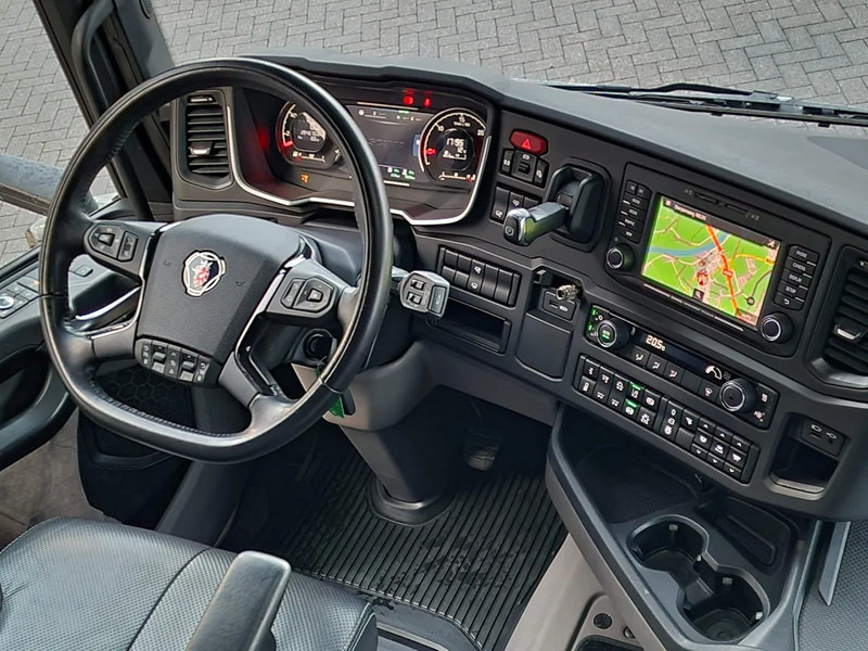 Sattelzugmaschine Scania R560 Highline 6x2 - BUFFL - Retarder - Full air - 3.15 WB - Leather: das Bild 12