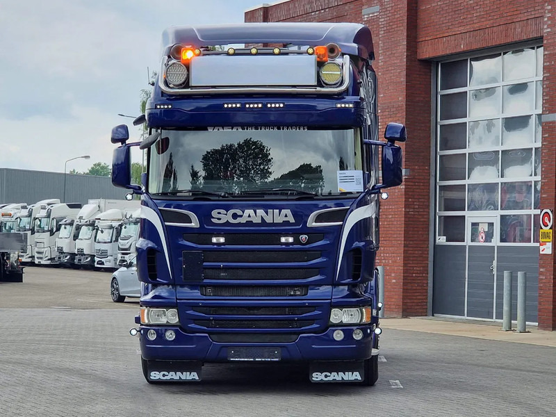 Scania R560 V8 Highline 6x2 - Show truck - Manual gearbox - 2.90 WB - PTO/Hydraulic - Double glazed - Sattelzugmaschine: das Bild 2 Scania R560 V8 Highline 6x2 - Show truck - Manual gearbox - 2.90 WB - PTO/Hydraulic - Double glazed - Sattelzugmaschine: das Bild 2