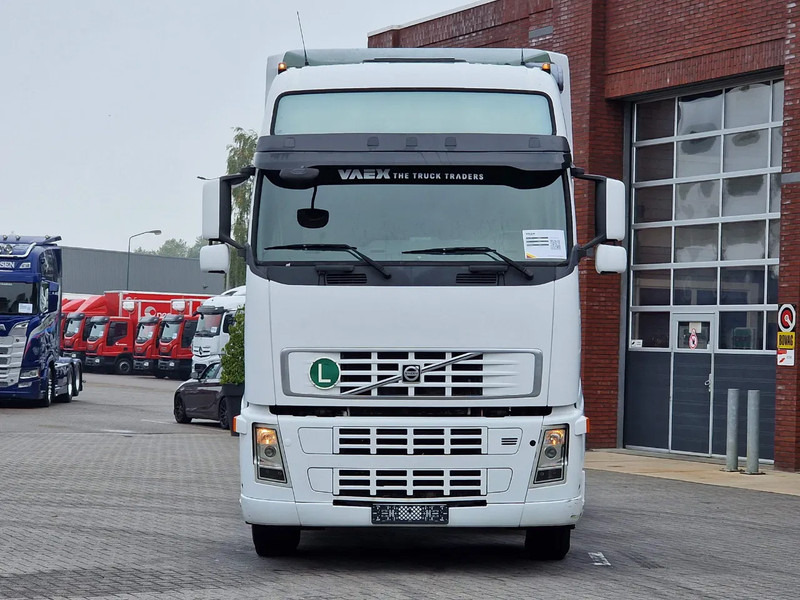 Volvo FH 13.440 Globetrotter XL 4x2 - Manual gearbox - Euro 5 - Low KM - Sattelzugmaschine: das Bild 2 Volvo FH 13.440 Globetrotter XL 4x2 - Manual gearbox - Euro 5 - Low KM - Sattelzugmaschine: das Bild 2