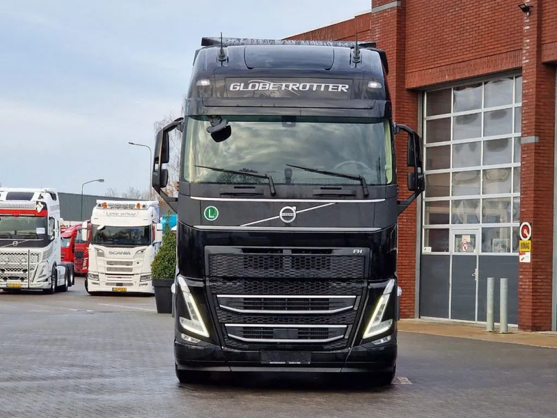 Volvo FH 13.500 Globetrotter XL 4x2 - NEW - Full spec - I parkcool - Full air - - Sattelzugmaschine: das Bild 2 Volvo FH 13.500 Globetrotter XL 4x2 - NEW - Full spec - I parkcool - Full air - - Sattelzugmaschine: das Bild 2