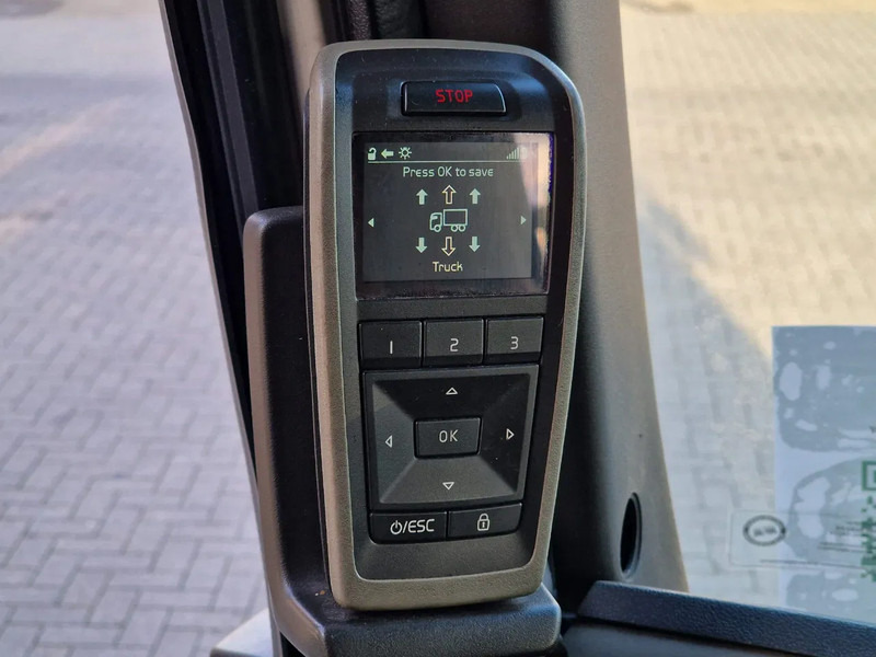 Isotherm LKW Volvo FM 13.460 Globetrotter 6x2*4 - Frigo Carrier Supra 1150 U MT - Zepro loadlift - Steering axle: das Bild 20