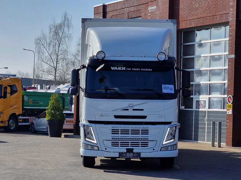 Volvo FM 330 4x2 - Carrier MT 18 Frigo - Loadlift - Full air - Sleepercab - Kühlkoffer LKW: das Bild 2 Volvo FM 330 4x2 - Carrier MT 18 Frigo - Loadlift - Full air - Sleepercab - Kühlkoffer LKW: das Bild 2