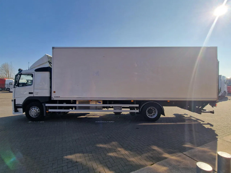 Volvo FM 330 4x2 - Carrier MT 18 Frigo - Loadlift - Full air - Sleepercab - Kühlkoffer LKW: das Bild 4 Volvo FM 330 4x2 - Carrier MT 18 Frigo - Loadlift - Full air - Sleepercab - Kühlkoffer LKW: das Bild 4