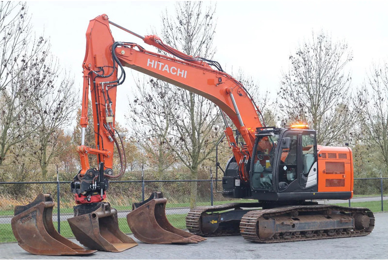 Hitachi ZX225 USRLC-6 | ROTOTILT | 3X BUCKET | TOPCON 3D MC GPS - Kettenbagger: das Bild 2 Hitachi ZX225 USRLC-6 | ROTOTILT | 3X BUCKET | TOPCON 3D MC GPS - Kettenbagger: das Bild 2