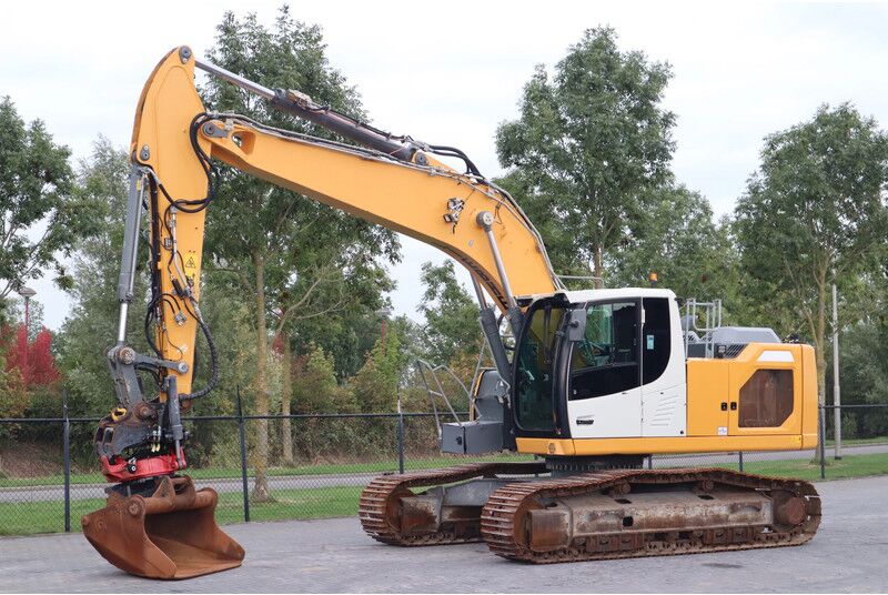 Liebherr R924 WLC | ROTOTILT R8 | BUCKET | - Kettenbagger: das Bild 2 Liebherr R924 WLC | ROTOTILT R8 | BUCKET | - Kettenbagger: das Bild 2