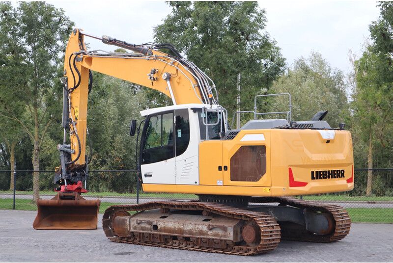Liebherr R924 WLC | ROTOTILT R8 | BUCKET | - Kettenbagger: das Bild 3 Liebherr R924 WLC | ROTOTILT R8 | BUCKET | - Kettenbagger: das Bild 3