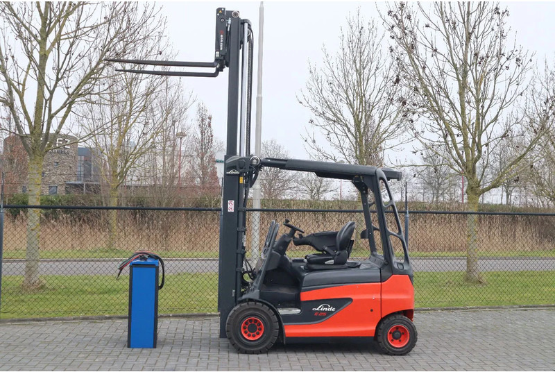 Linde E25 R-01 ROADSTER | DEMO | SIDESHIFT | FORK SPREADERS - Elektrostapler: das Bild 1 Linde E25 R-01 ROADSTER | DEMO | SIDESHIFT | FORK SPREADERS - Elektrostapler: das Bild 1
