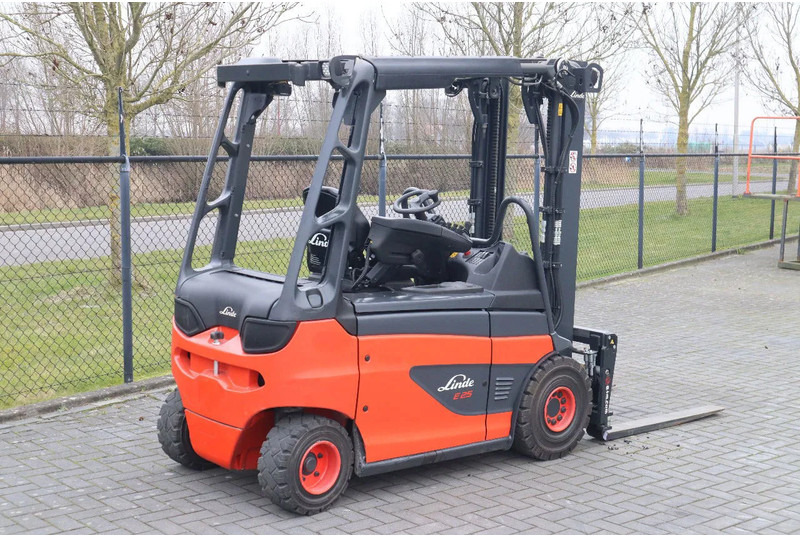 Linde E25 R-01 ROADSTER | DEMO | SIDESHIFT | FORK SPREADERS - Elektrostapler: das Bild 5 Linde E25 R-01 ROADSTER | DEMO | SIDESHIFT | FORK SPREADERS - Elektrostapler: das Bild 5