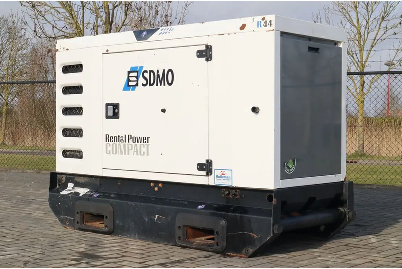 SDMO R44C3 | 44 KVA | GOOD WORKING - Stromgenerator: das Bild 2 SDMO R44C3 | 44 KVA | GOOD WORKING - Stromgenerator: das Bild 2