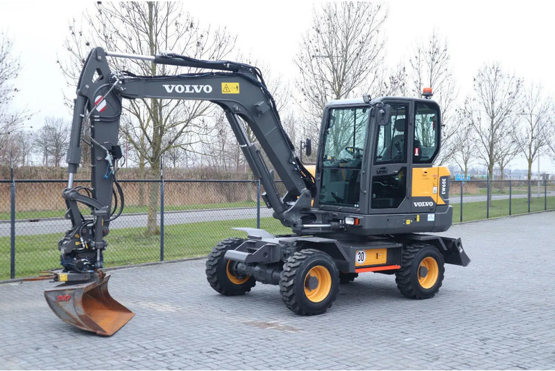 Volvo EW60E | DEMO | 30 KM/H | ROTOTILT + GRIPPER | BUCKET - Mobilbagger: das Bild 2 Volvo EW60E | DEMO | 30 KM/H | ROTOTILT + GRIPPER | BUCKET - Mobilbagger: das Bild 2