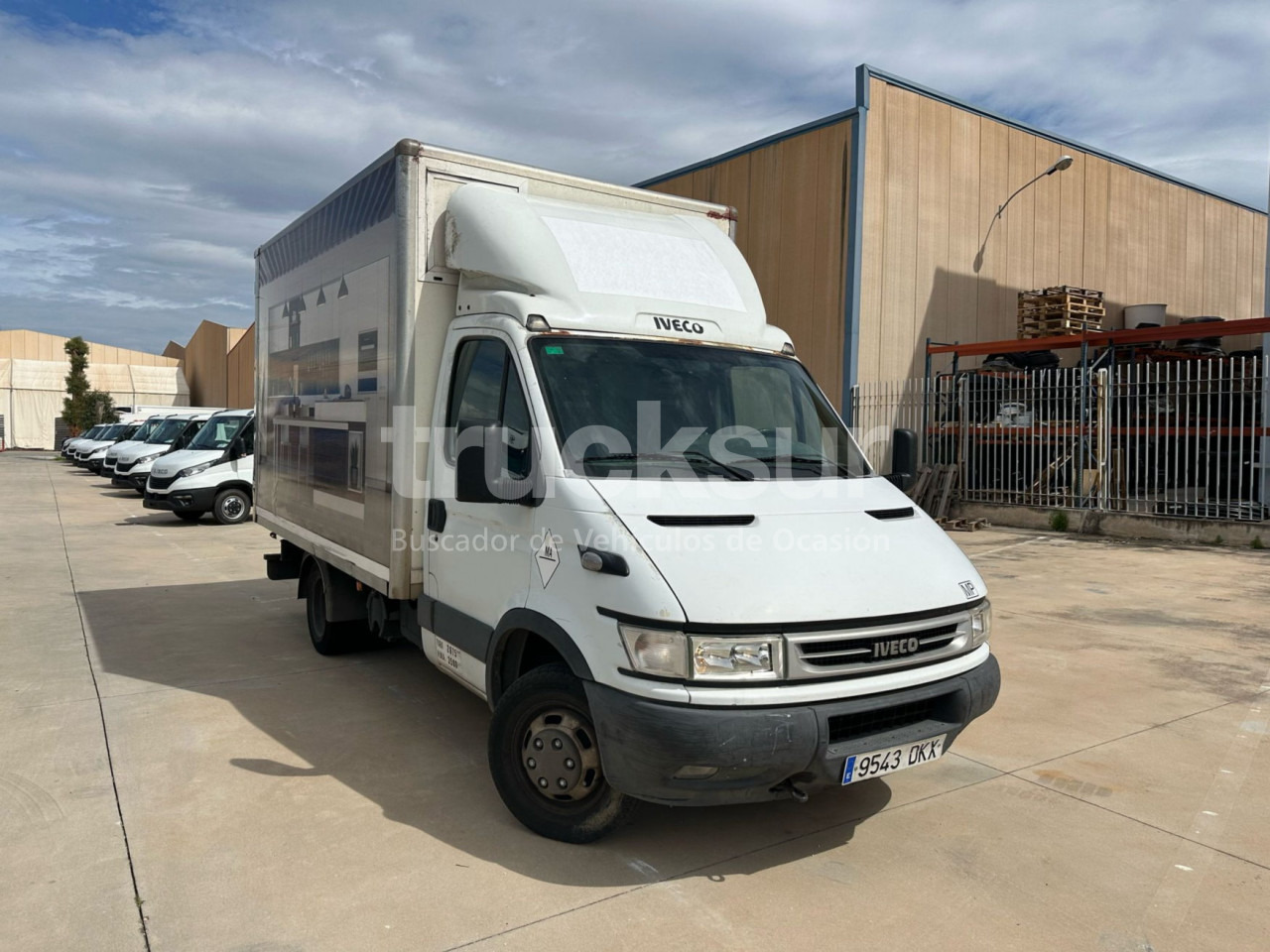IVECO DAILY 35C14 - Koffer Transporter: das Bild 2 IVECO DAILY 35C14 - Koffer Transporter: das Bild 2