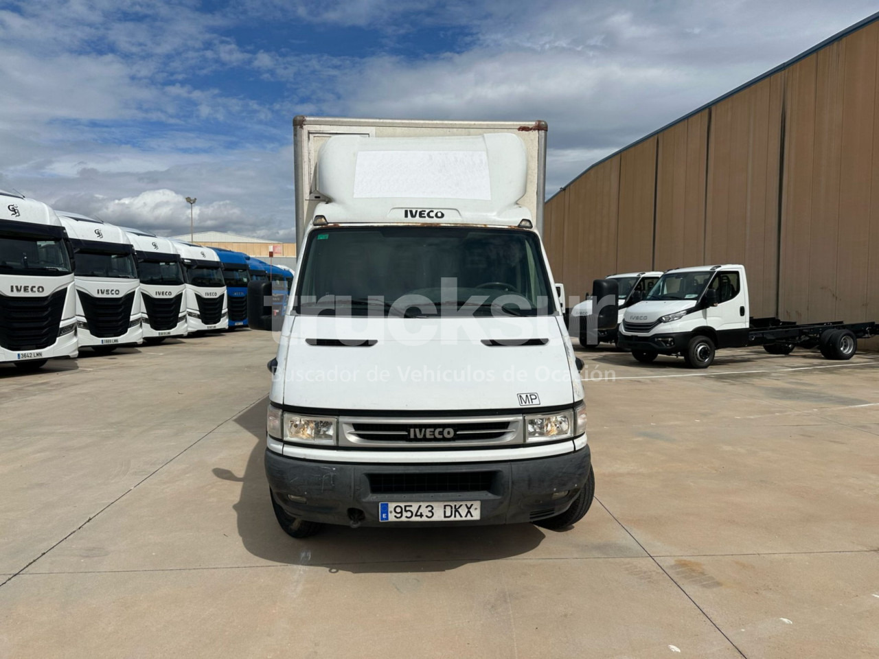 IVECO DAILY 35C14 - Koffer Transporter: das Bild 3 IVECO DAILY 35C14 - Koffer Transporter: das Bild 3