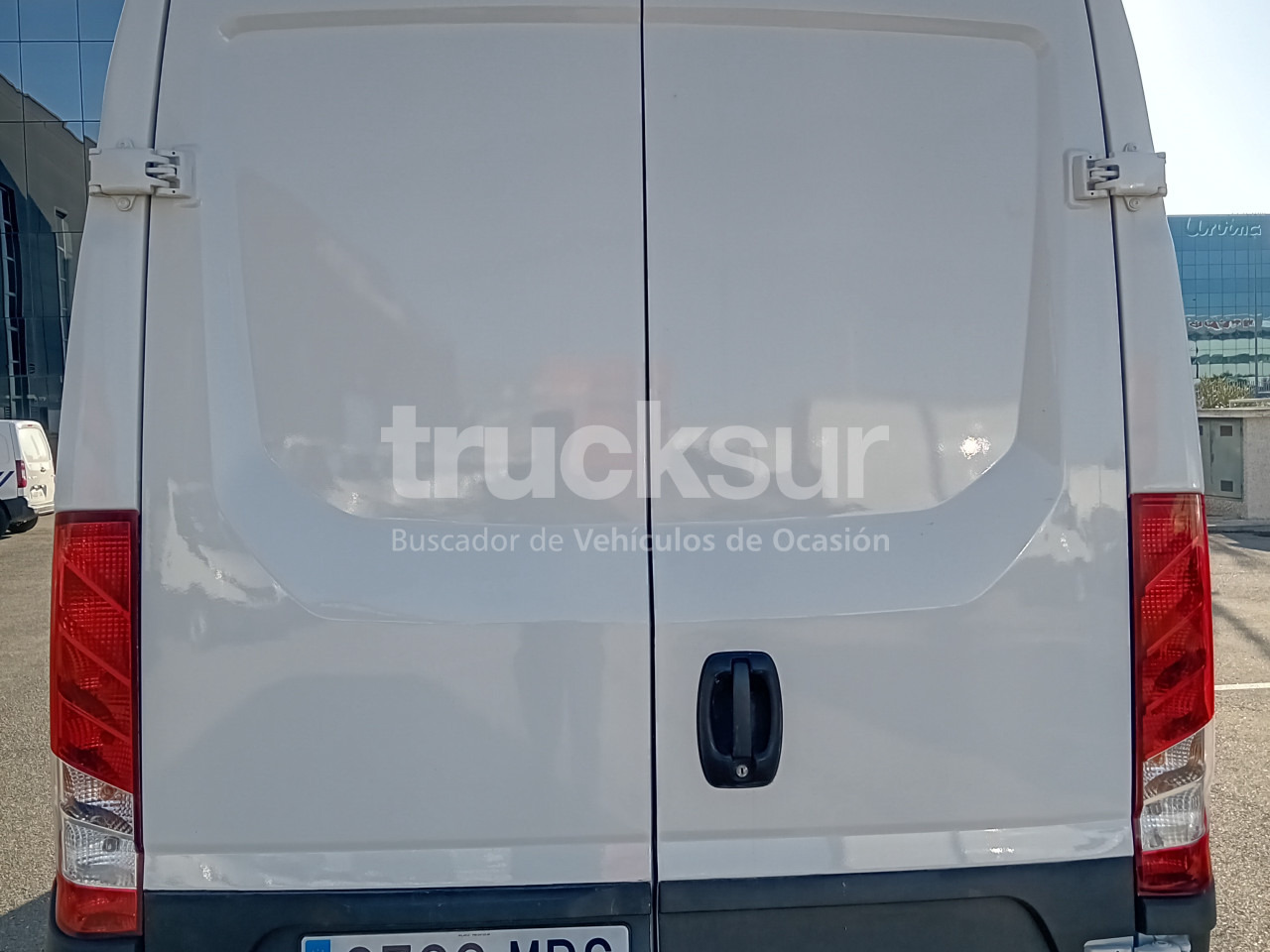 IVECO DAILY 35S16 12M3 - Koffer Transporter: das Bild 4 IVECO DAILY 35S16 12M3 - Koffer Transporter: das Bild 4