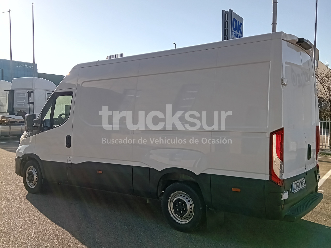IVECO DAILY 35S16 12M3 - Koffer Transporter: das Bild 2 IVECO DAILY 35S16 12M3 - Koffer Transporter: das Bild 2