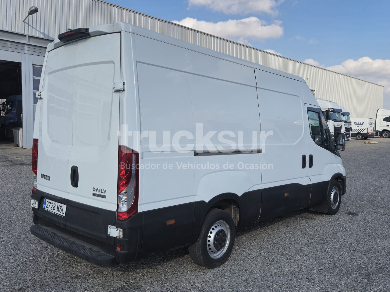 IVECO DAILY 35S16A8V - Koffer Transporter: das Bild 2 IVECO DAILY 35S16A8V - Koffer Transporter: das Bild 2