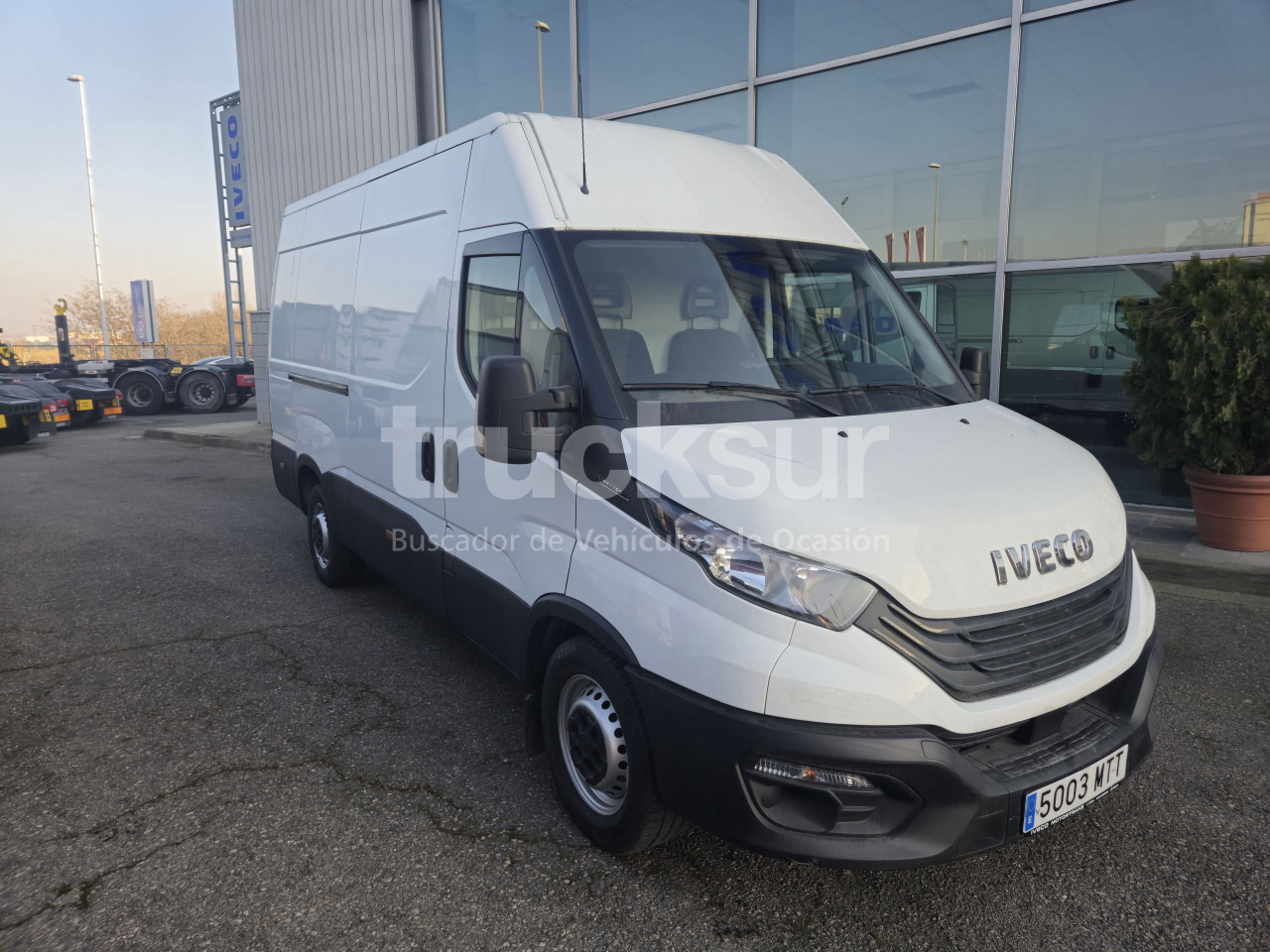 IVECO DAILY 35S16V 12M3 - Koffer Transporter: das Bild 3 IVECO DAILY 35S16V 12M3 - Koffer Transporter: das Bild 3