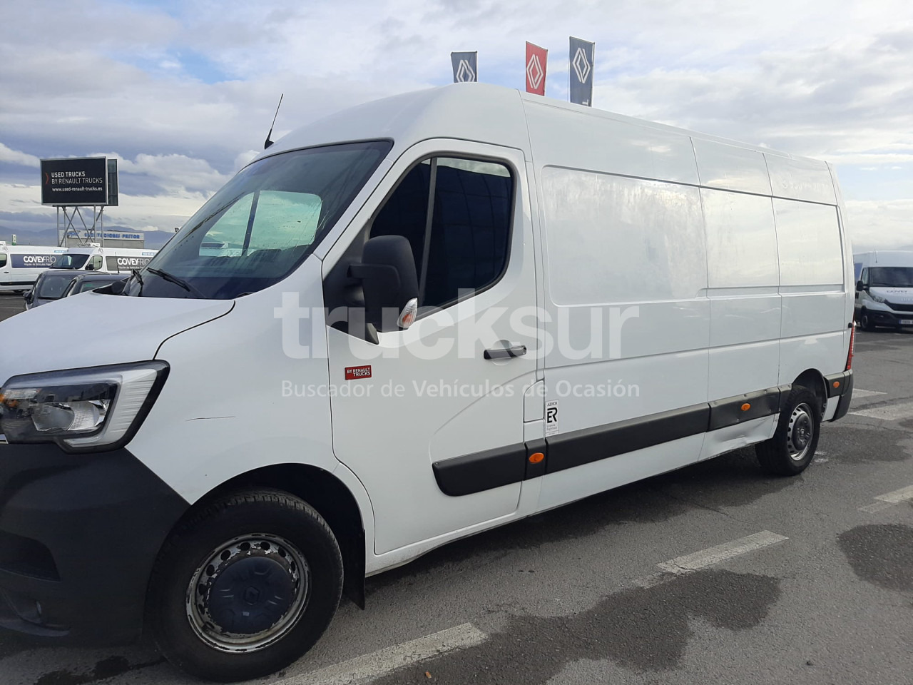 RENAULT 130.35 L3H2 - Koffer Transporter: das Bild 1 RENAULT 130.35 L3H2 - Koffer Transporter: das Bild 1