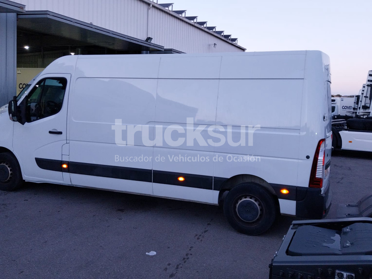 RENAULT MASTER 150.35 - Koffer Transporter: das Bild 4 RENAULT MASTER 150.35 - Koffer Transporter: das Bild 4