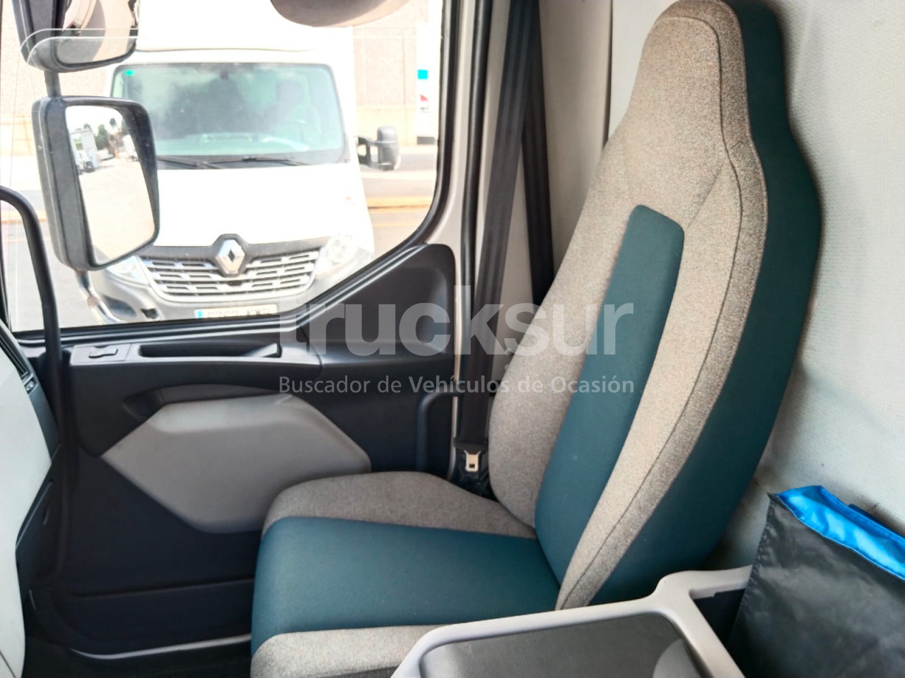Innenraum Bild 1: Kühlkoffer LKW VOLVO FL250.12