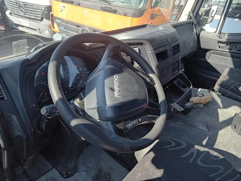 Iveco 330.36 - Abrollkipper: das Bild 5 Iveco 330.36 - Abrollkipper: das Bild 5