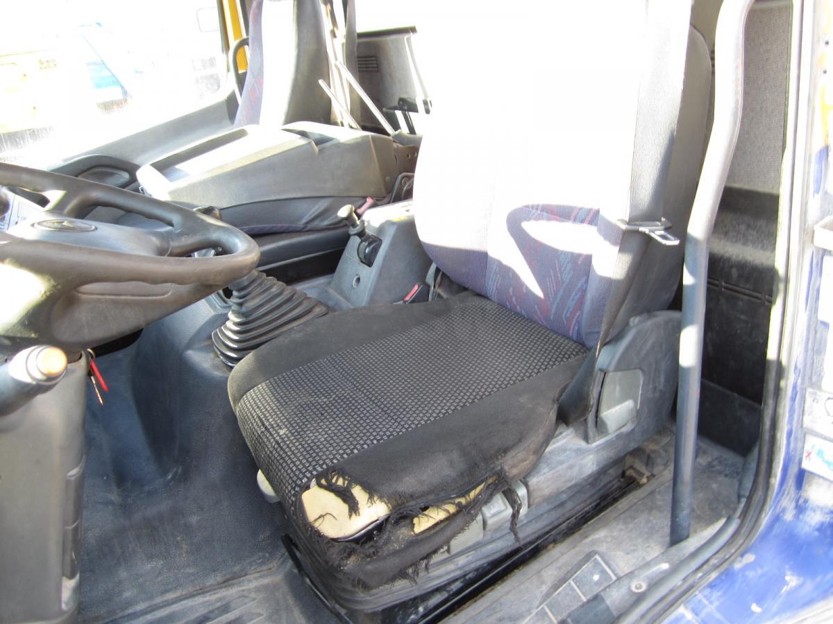 Abrollkipper Mercedes Atego 1823: das Bild 13