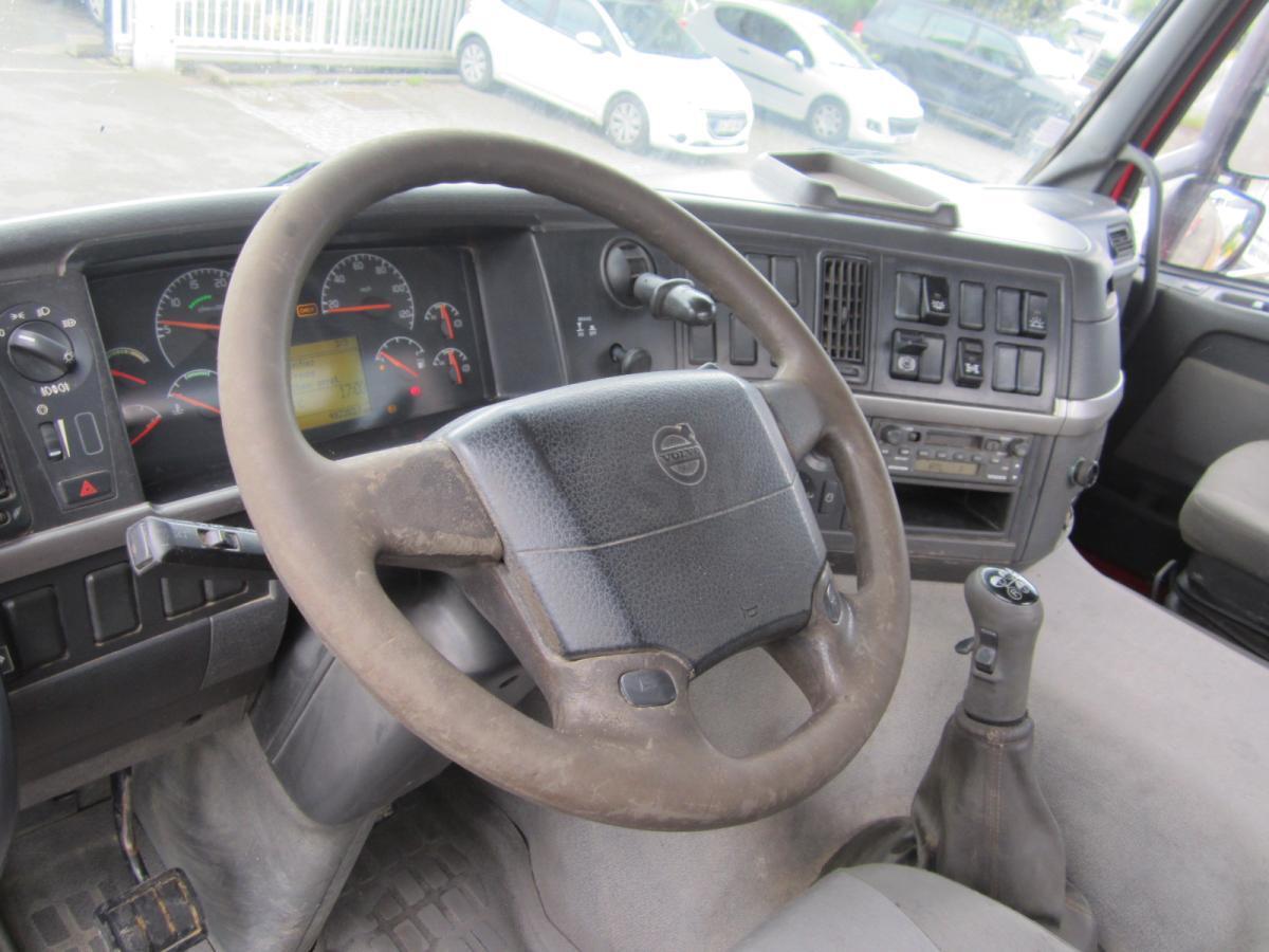 Volvo FM12 380 - Abrollkipper: das Bild 3 Volvo FM12 380 - Abrollkipper: das Bild 3
