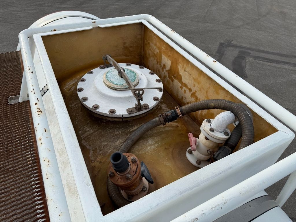 Tankauflieger Blumhardt 3 axle 29.000 L ADR Tank trailer Blumhardt 3 axle 29.000 L ADR Tanktrailer: das Bild 8 Tankauflieger Blumhardt 3 axle 29.000 L ADR Tank trailer Blumhardt 3 axle 29.000 L ADR Tanktrailer: das Bild 8