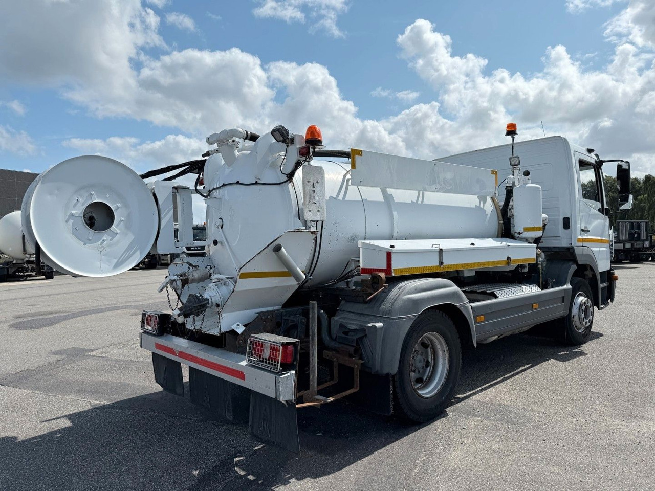 Saug-/ Spülfahrzeug Mercedes-Benz Atego 1323 RHD Euro 6 Hvidtved Larsen Cityflex: das Bild 17