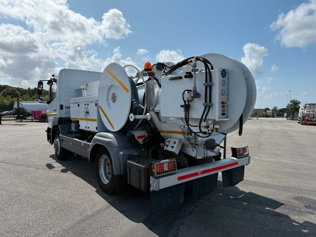Saug-/ Spülfahrzeug Mercedes-Benz Atego 1323 RHD Euro 6 Hvidtved Larsen Cityflex: das Bild 16