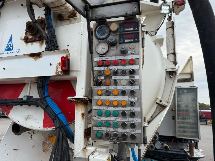 Saug-/ Spülfahrzeug Scania P380 LB 6x24 Hvidtved Larsen FlexLine 310: das Bild 13 Saug-/ Spülfahrzeug Scania P380 LB 6x24 Hvidtved Larsen FlexLine 310: das Bild 13