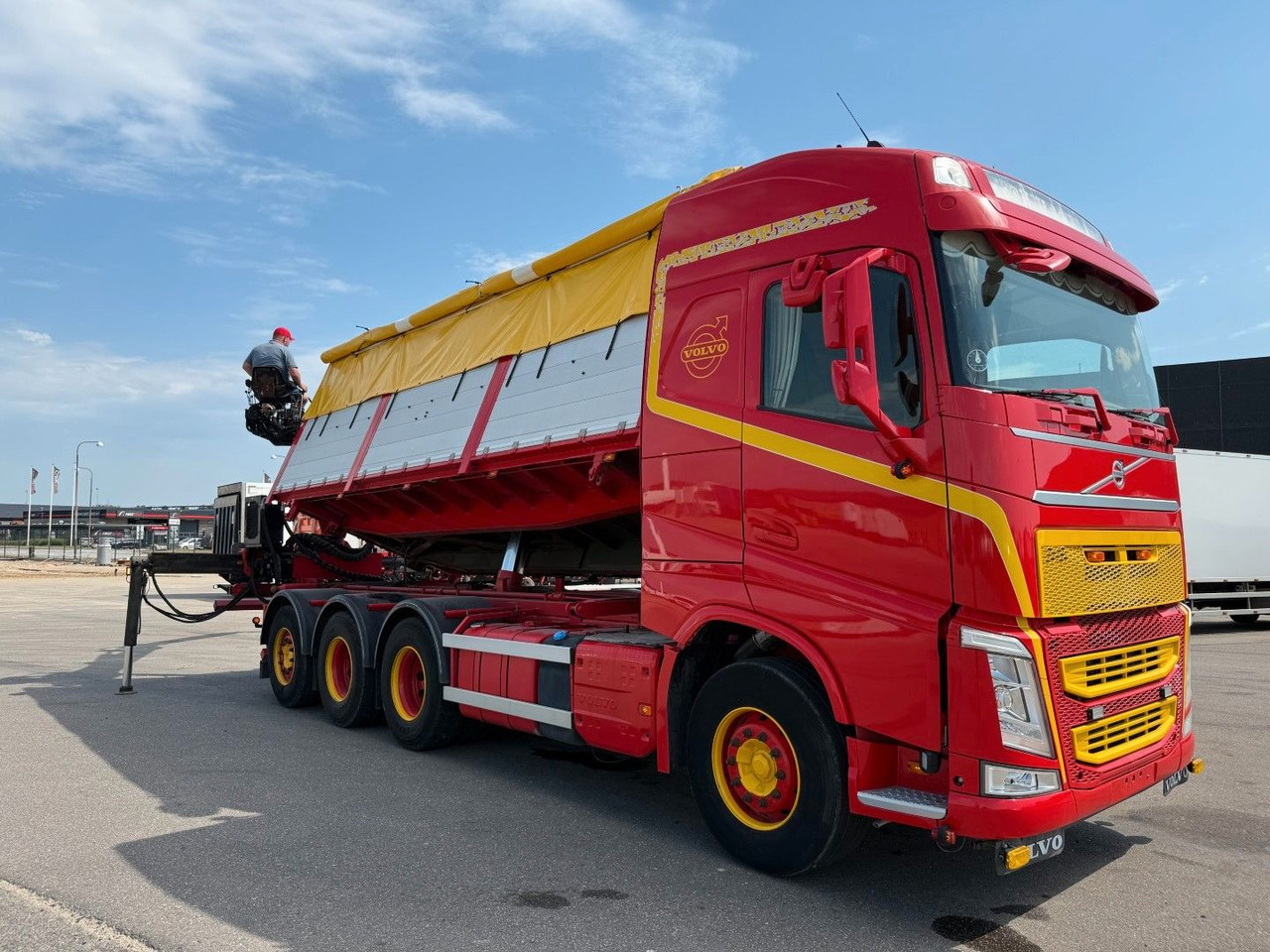 Volvo FH500 8x4*4 Tip / Palfinger Epsilon Q170L - Autokran: das Bild 2 Volvo FH500 8x4*4 Tip / Palfinger Epsilon Q170L - Autokran: das Bild 2